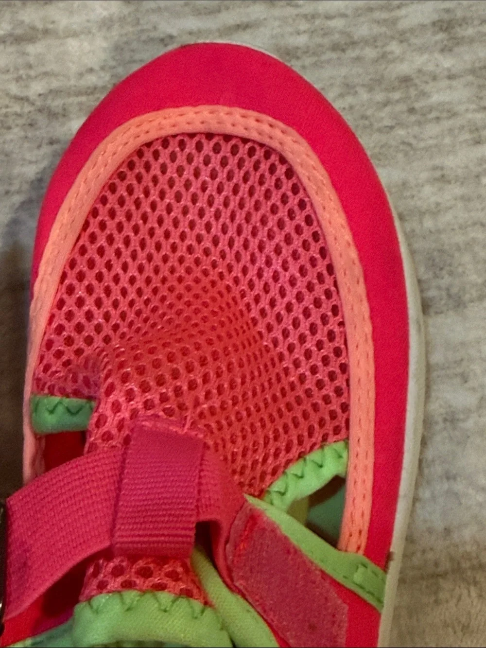 NWT Youth size 13-1 Girls' Pink Mesh Water Shoes